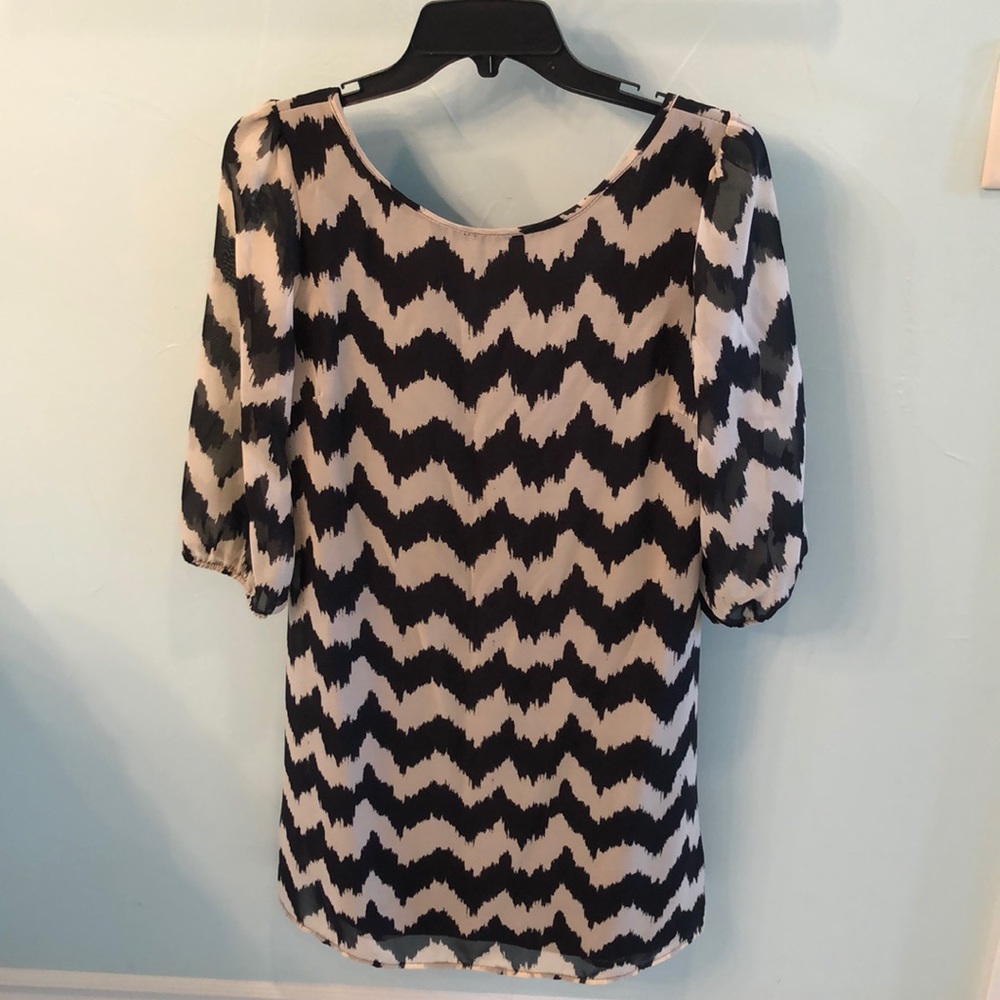 Black and white mid sleeve dress